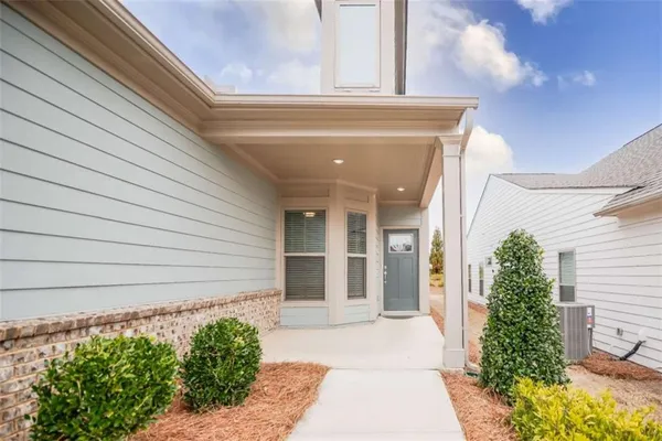 a entryway view with a outdoor space