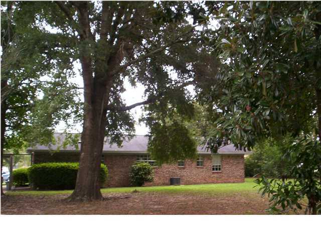 217 Forrest Parkway Crestview, FL 32539 - Photo 4 of 11 a picture of a tree in front of a house