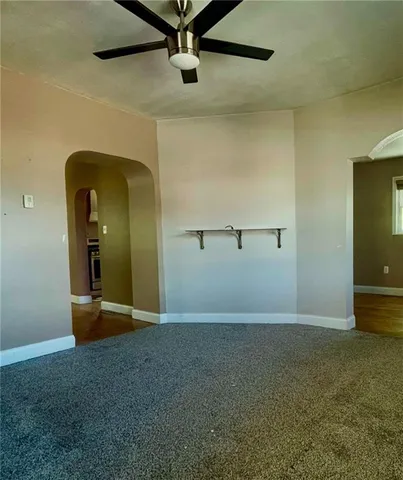 a view of a big room with closet