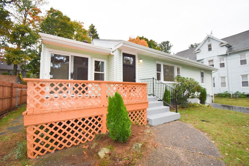 46 Balis Street Springfield, MA 01109 - Photo 2 of 20