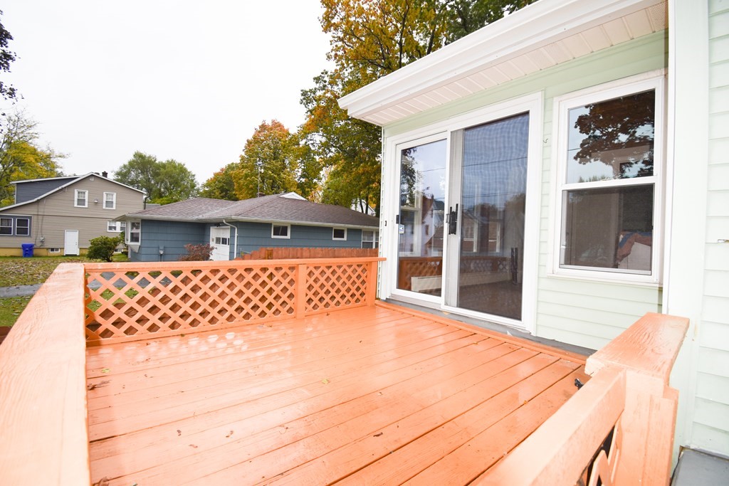 46 Balis Street Springfield, MA 01109 - Photo 3 of 20