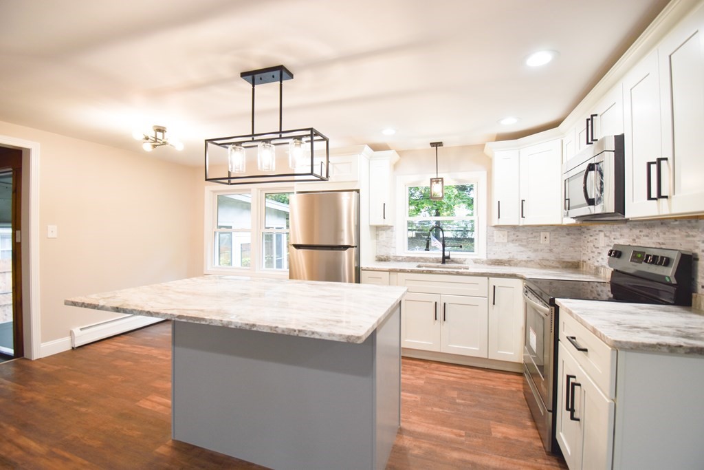 46 Balis Street Springfield, MA 01109 - Photo 6 of 20