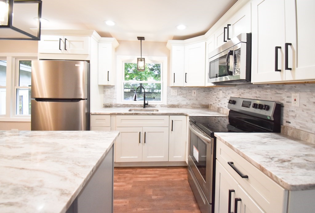 46 Balis Street Springfield, MA 01109 - Photo 7 of 20