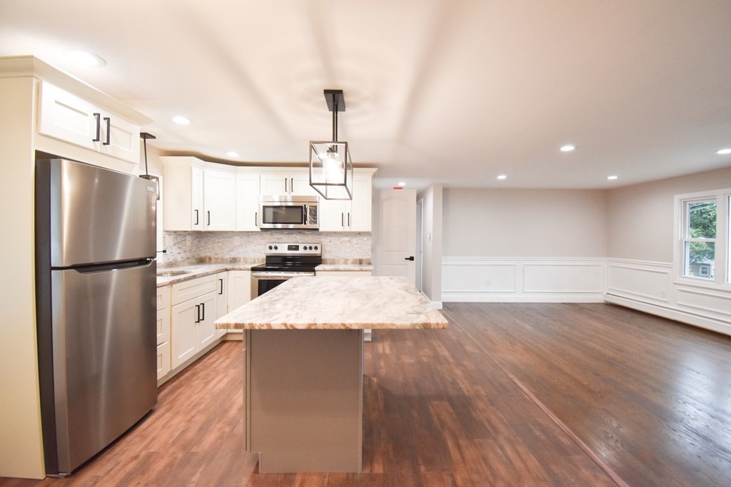 46 Balis Street Springfield, MA 01109 - Photo 8 of 20