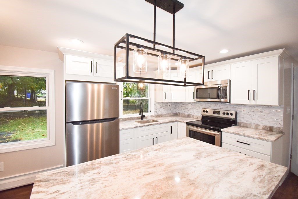 46 Balis Street Springfield, MA 01109 - Photo 10 of 20