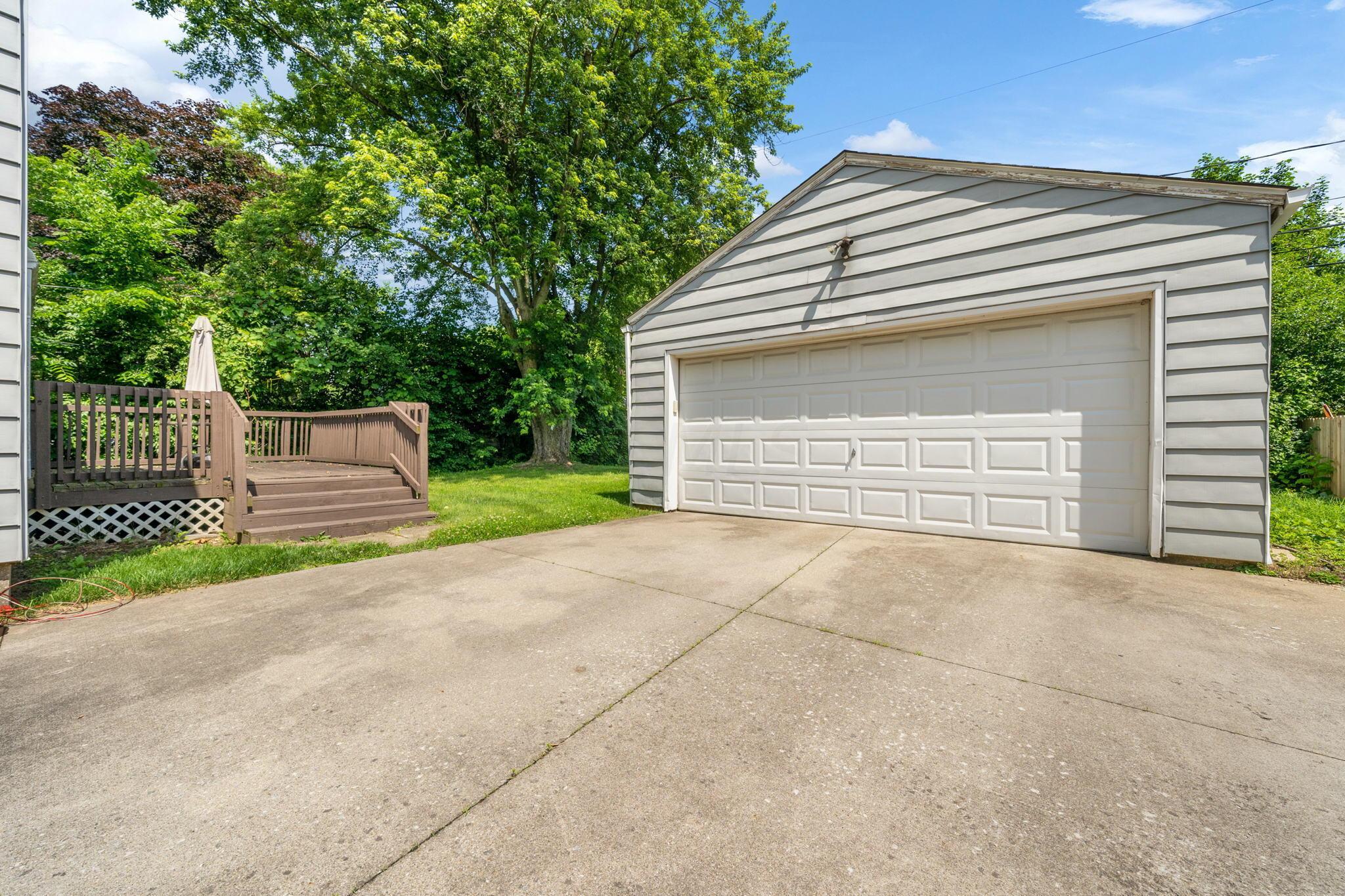 2580 Woodstock Road Columbus, OH 43221 - Photo 26 of 37 Garage/Yard