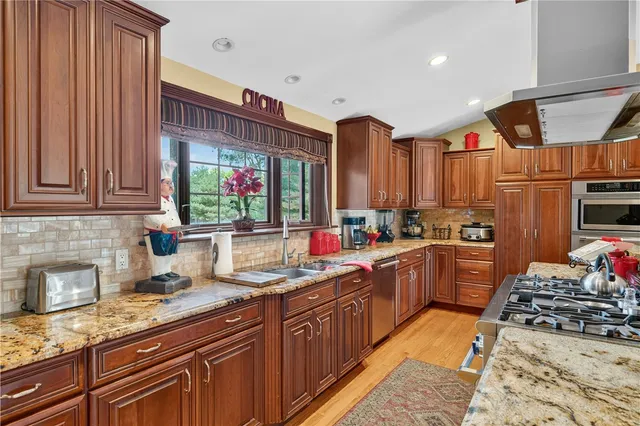 $724,999 | 5 Hancock Drive, Coventry, RI 02816