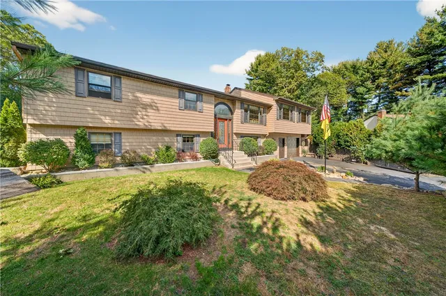 $724,999 | 5 Hancock Drive, Coventry, RI 02816