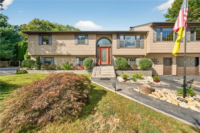 $724,999 | 5 Hancock Drive, Coventry, RI 02816