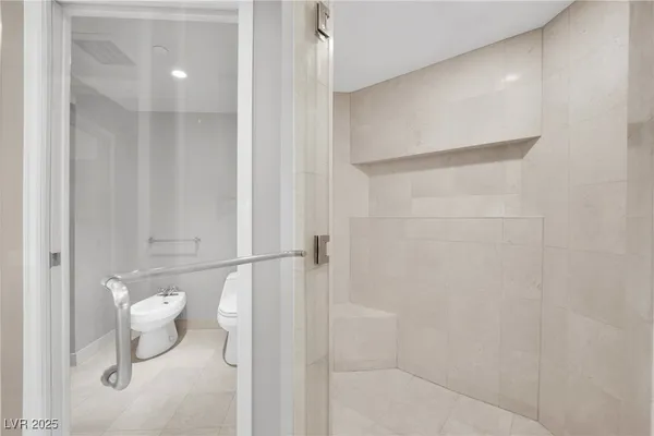 $5,400 | 2777 Paradise Road, Unit 2002, Las Vegas, NV 89109