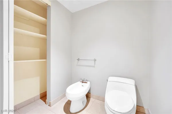 $5,400 | 2777 Paradise Road, Unit 2002, Las Vegas, NV 89109
