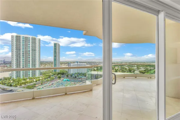 $5,400 | 2777 Paradise Road, Unit 2002, Las Vegas, NV 89109