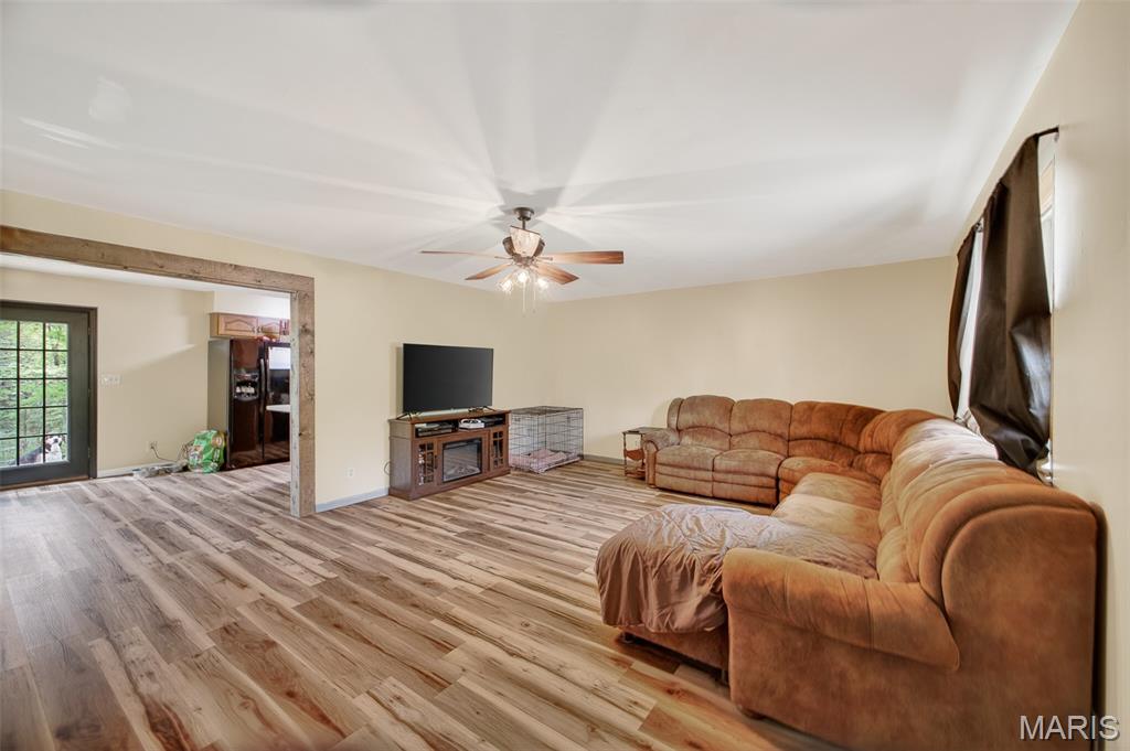 23639 Hawaii Road Lebanon, MO 65536 - Photo 5 of 43