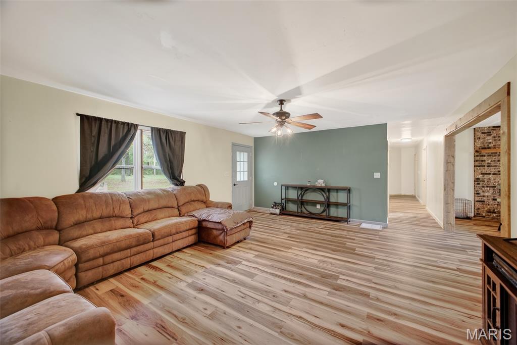 23639 Hawaii Road Lebanon, MO 65536 - Photo 7 of 43