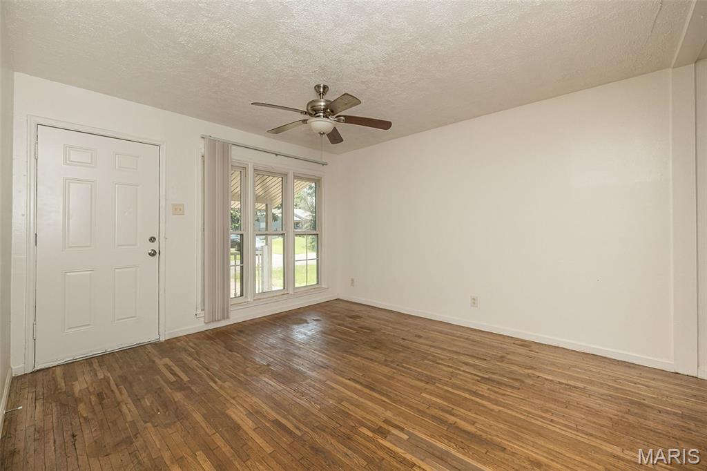 207 Midlothian Road St. Louis, MO 63137 - Photo 8 of 32