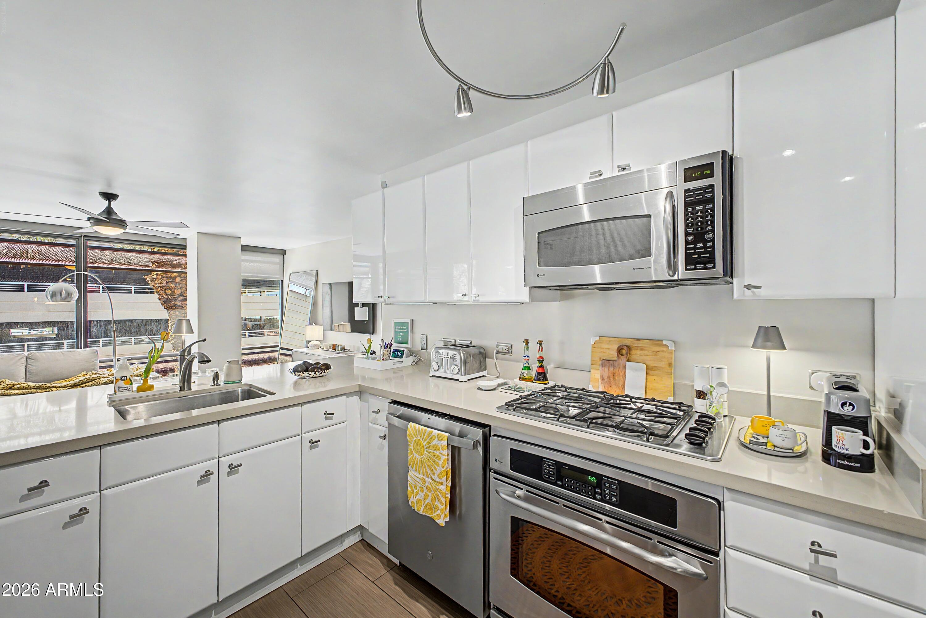 4808 North 24th Street, Unit 426 Phoenix, AZ 85016 - Photo 10 of 27 Kitchen