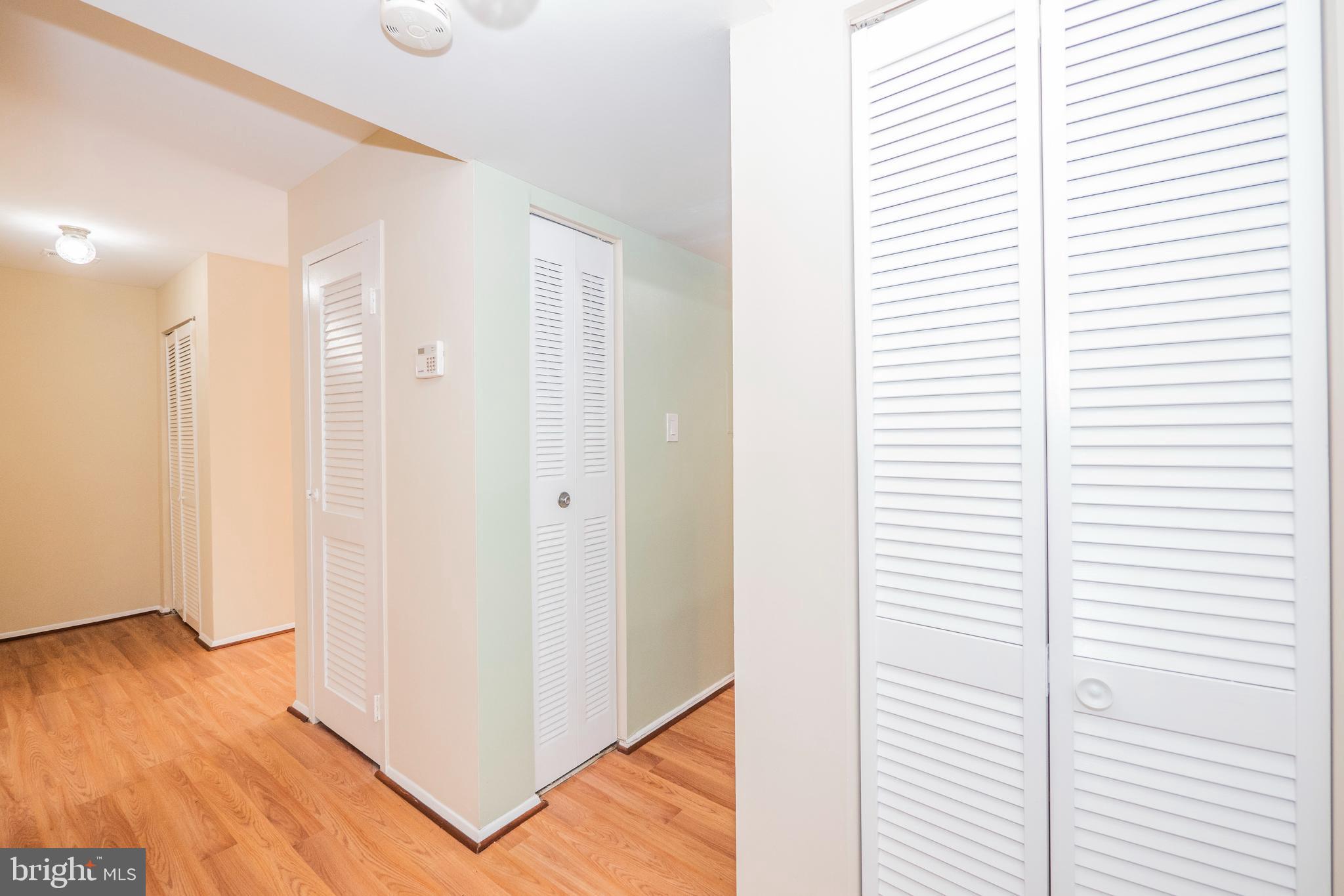 18602 Walkers Choice Road, Unit 4 Gaithersburg, MD 20886 - Photo 20 of 34 Main Level - Hall