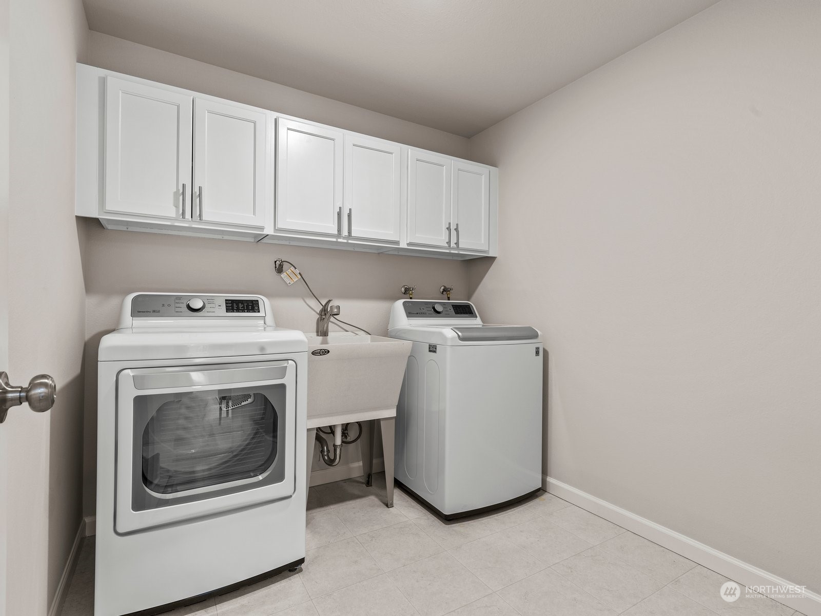 750 Northstream Lane Edmonds, WA 98020 - Photo 19 of 37 a utility room with dryer and washer