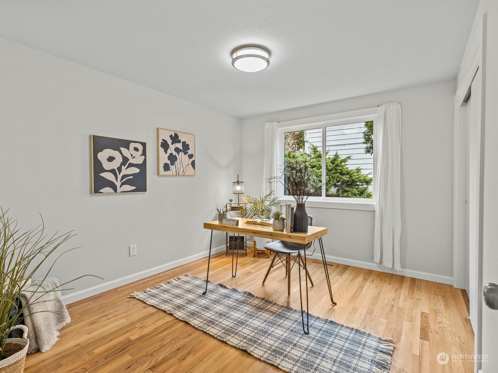 750 Northstream Lane Edmonds, WA 98020 - Photo 21 of 37 a workspace with wooden floor