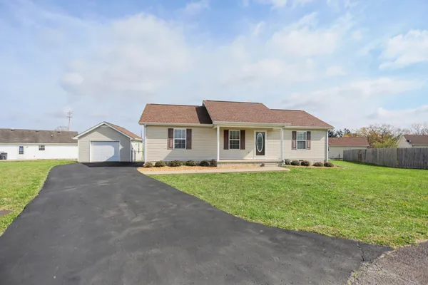 $219,615 | 45 Kellie Court, Lafayette, TN 37083