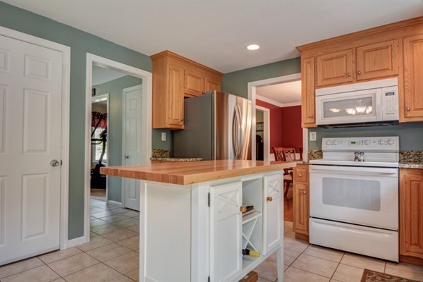 1083 Marston Road Northbridge, MA 01588 - Photo 9 of 27 Gallery Image 9