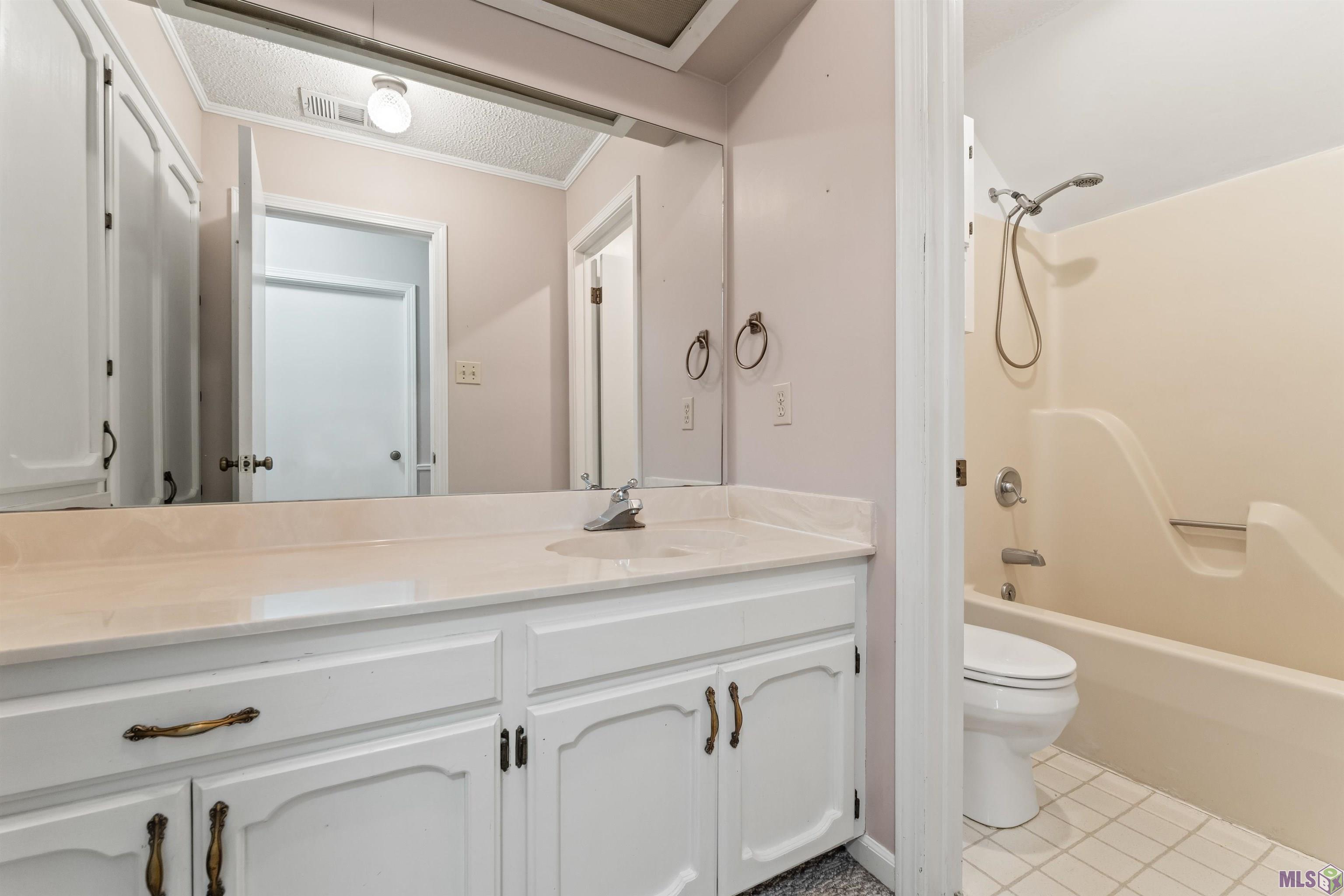 15035 Crystal Drive Pride, LA 70770 - Photo 20 of 25 Upstairs Bathroom