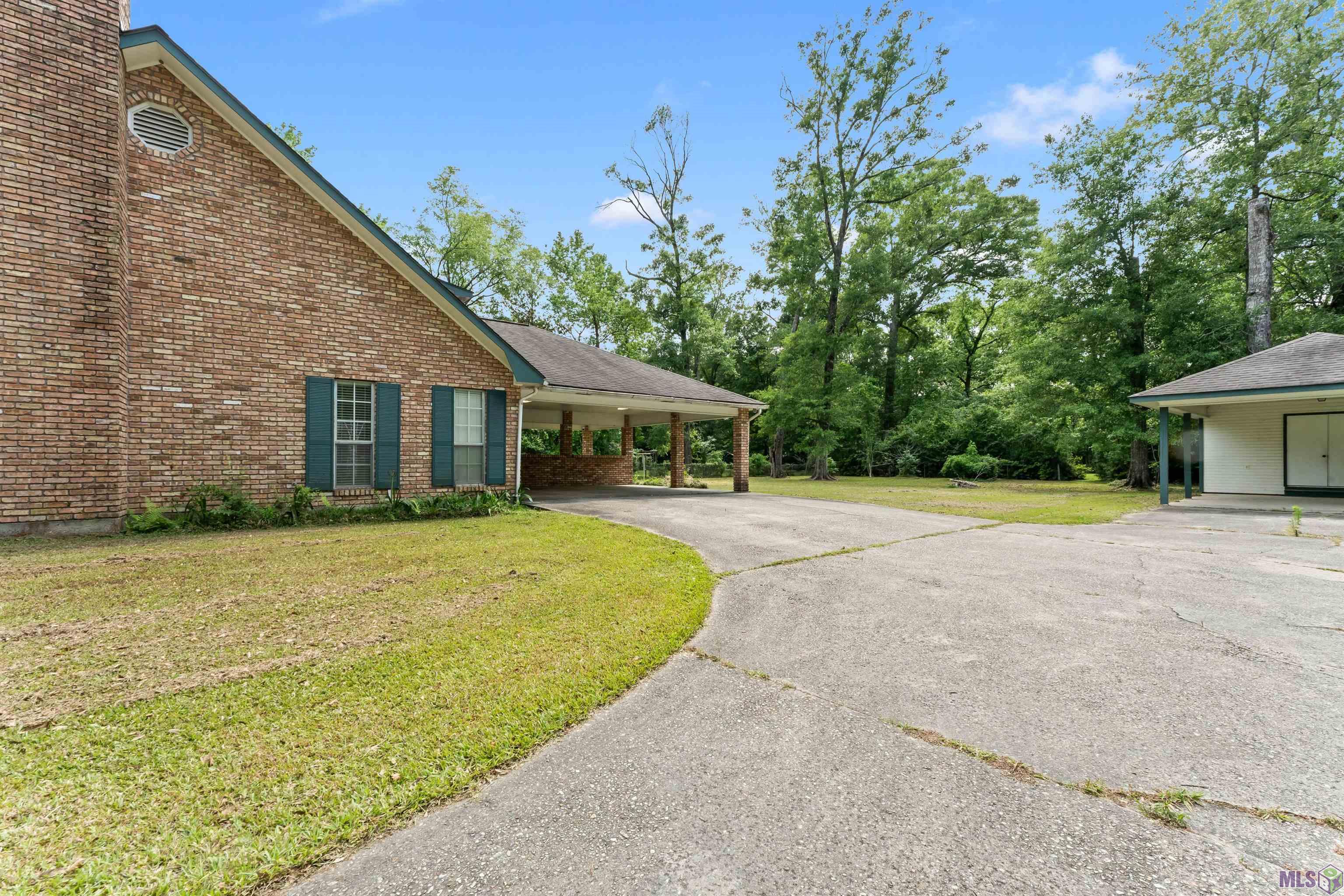 15035 Crystal Drive Pride, LA 70770 - Photo 21 of 25 Driveway