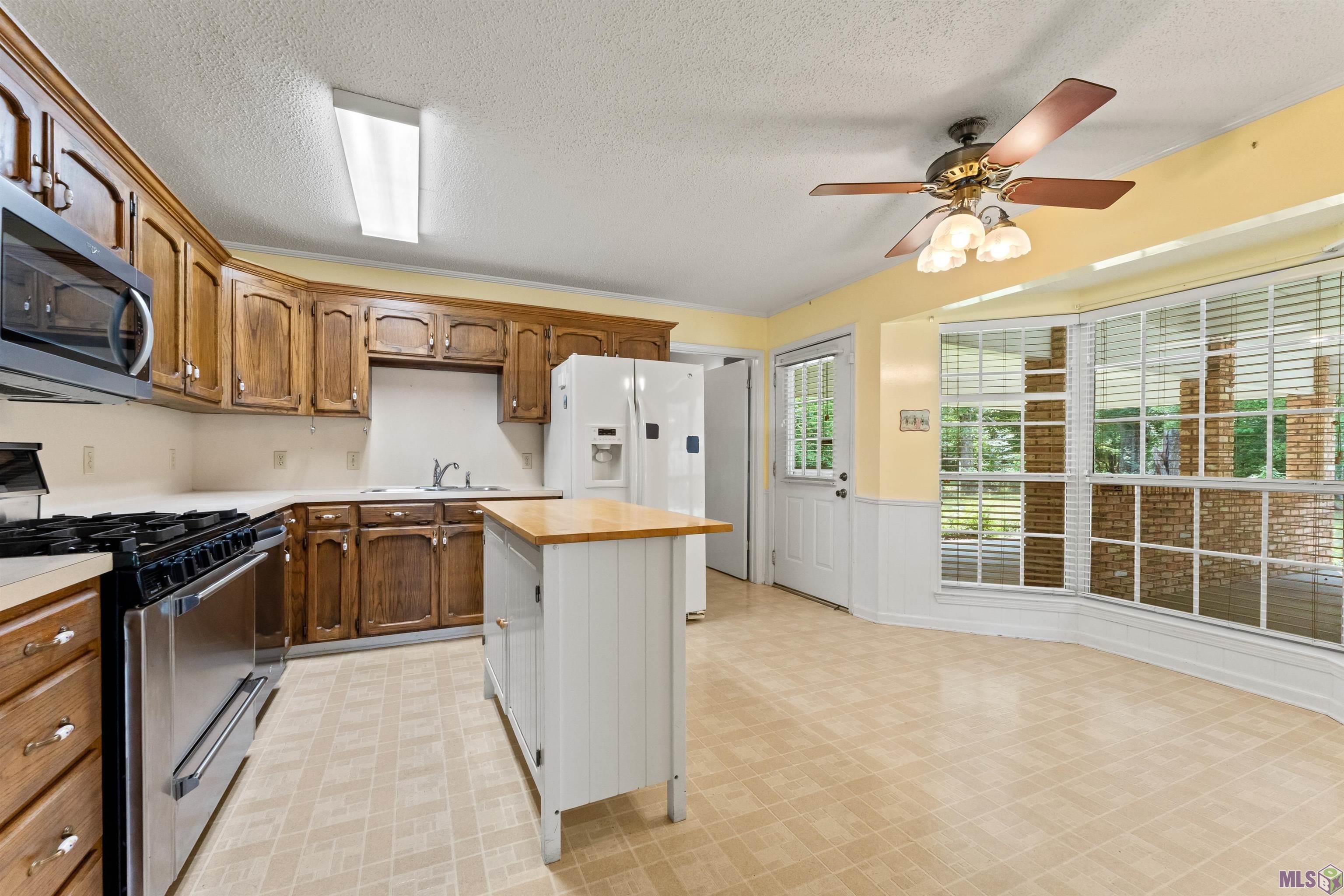 15035 Crystal Drive Pride, LA 70770 - Photo 3 of 25 Kitchen