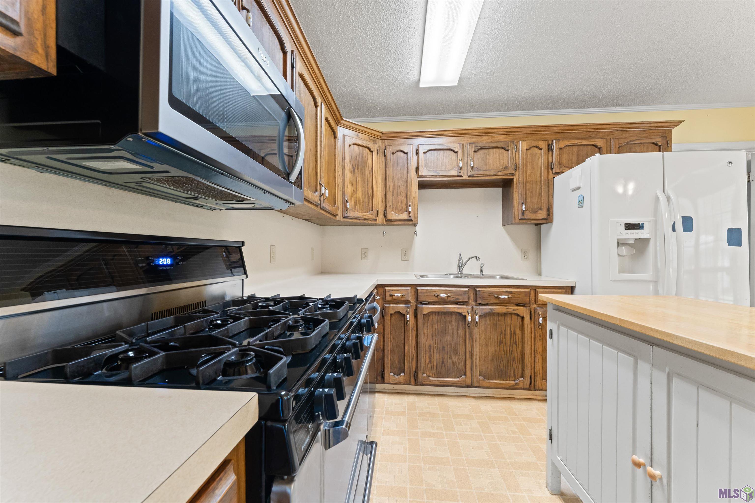15035 Crystal Drive Pride, LA 70770 - Photo 4 of 25 Kitchen