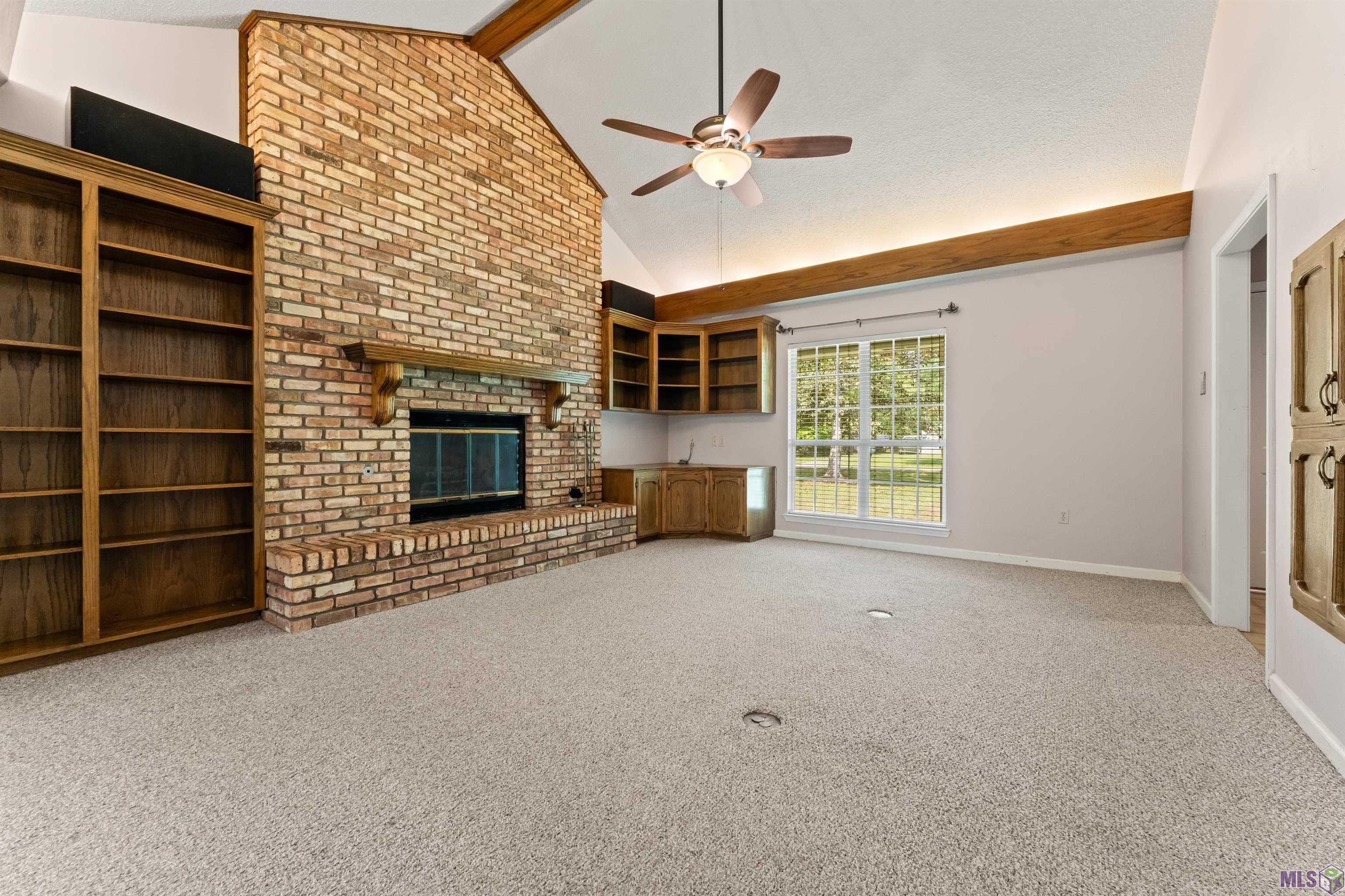 15035 Crystal Drive Pride, LA 70770 - Photo 10 of 25 Living Room