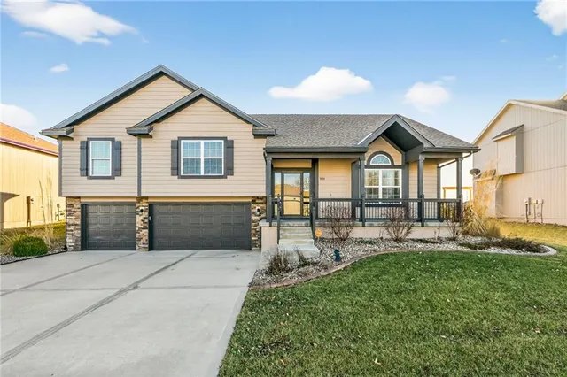 $475,000 | 1004 Southeast Beatty Court, Blue Springs, MO 64014