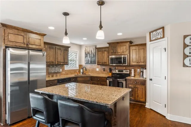 $475,000 | 1004 Southeast Beatty Court, Blue Springs, MO 64014