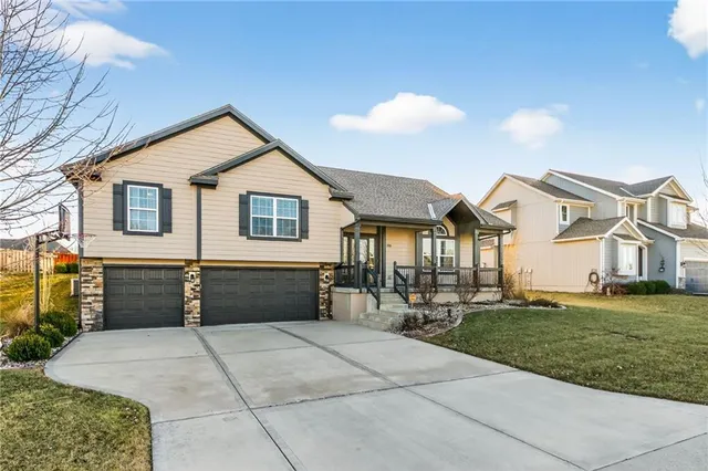 $475,000 | 1004 Southeast Beatty Court, Blue Springs, MO 64014