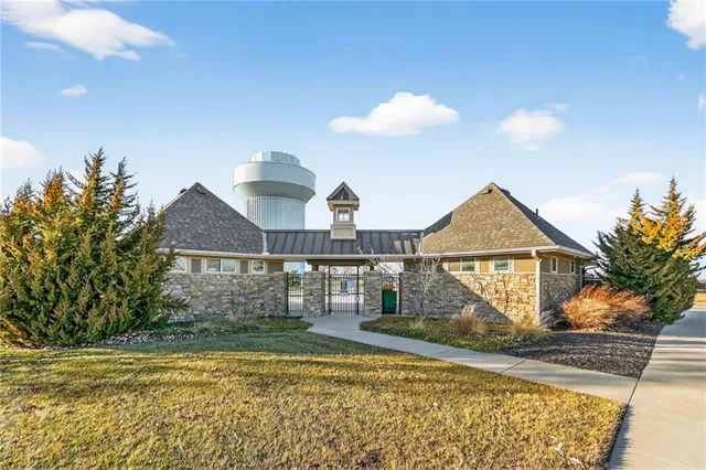 $475,000 | 1004 Southeast Beatty Court, Blue Springs, MO 64014