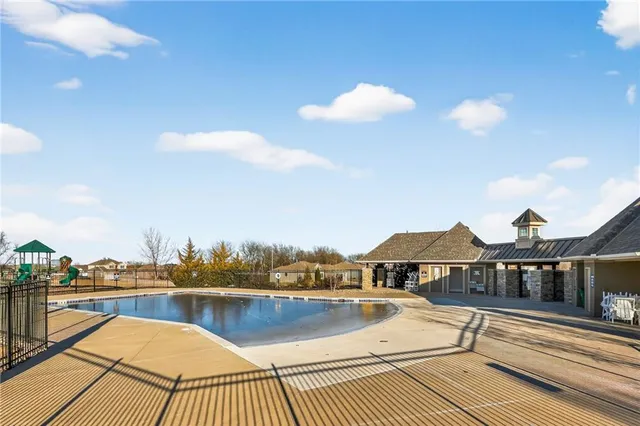 $475,000 | 1004 Southeast Beatty Court, Blue Springs, MO 64014