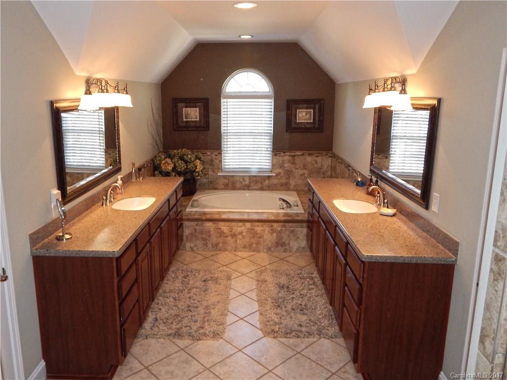 11185 Scullers Run Tega Cay, SC 29708 - Photo 17 of 24 Gallery Image 17