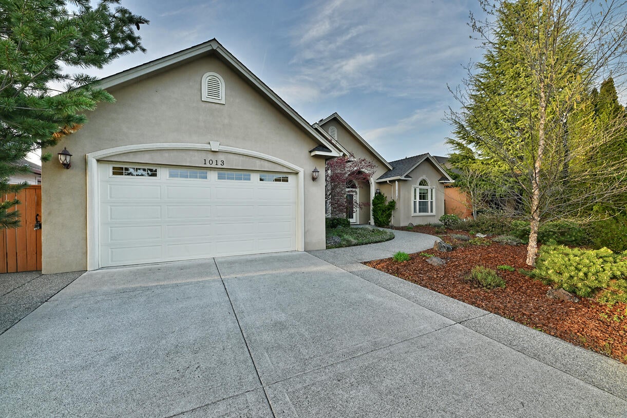 1013 Pumpkin Ridge Eagle Point, OR 97524 - Photo 5 of 36 DSC_0571