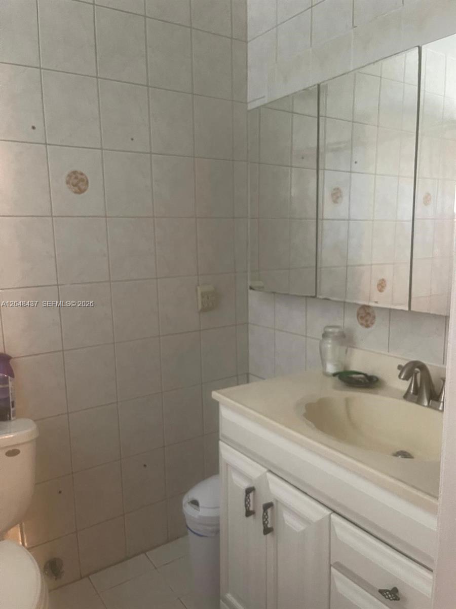 430 Southeast 5th Street Hialeah, FL 33010 - Photo 16 of 24