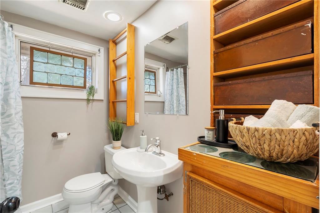 2451 Warwick Circle Northeast Atlanta, GA 30345 - Photo 10 of 29