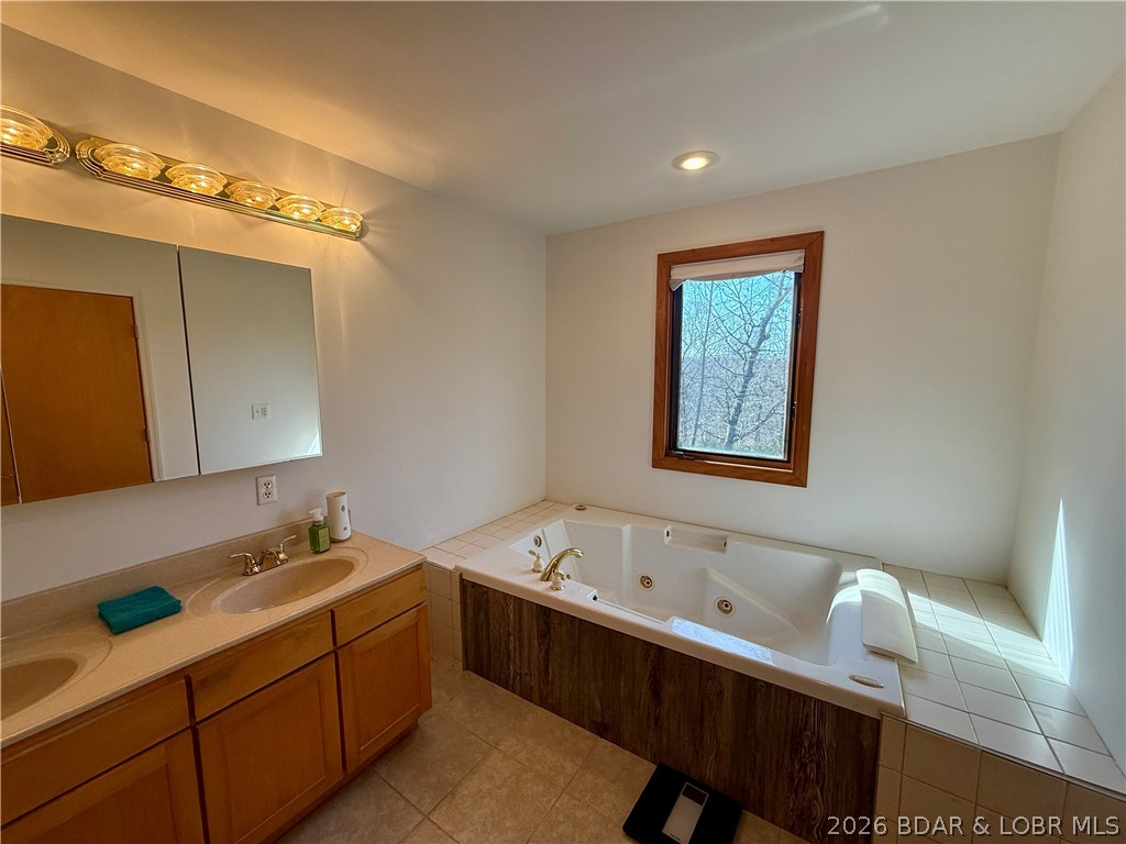 79 Wood River Road Lake Ozark, MO 65049 - Photo 29 of 54