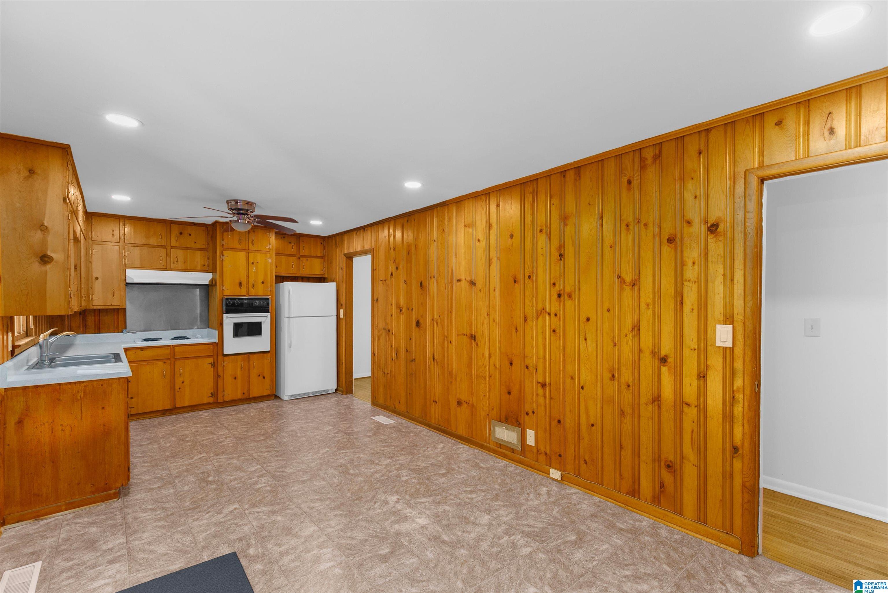 2321 3rd Way Northeast Birmingham, AL 35215 - Photo 8 of 26