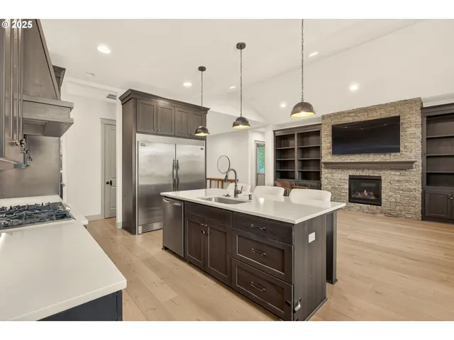 $715,000 | 101 West 15th Circle, La Center, WA 98629