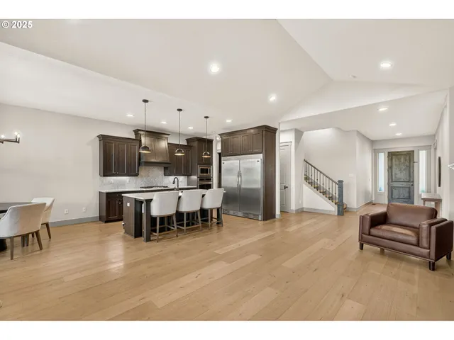 $715,000 | 101 West 15th Circle, La Center, WA 98629