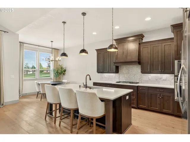 $715,000 | 101 West 15th Circle, La Center, WA 98629