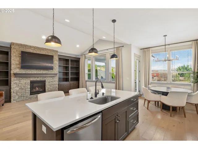 $715,000 | 101 West 15th Circle, La Center, WA 98629