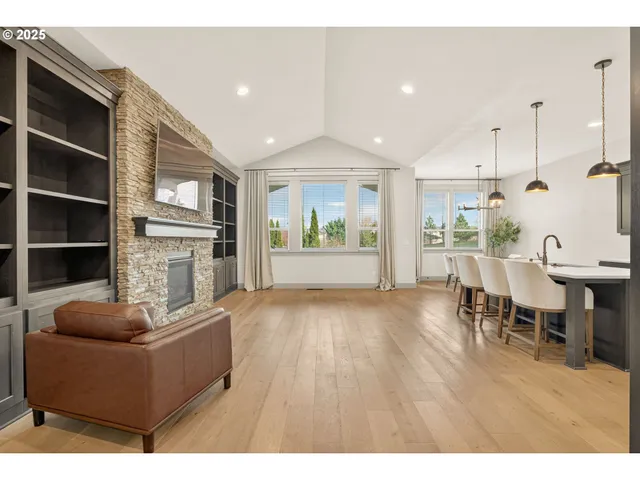 $715,000 | 101 West 15th Circle, La Center, WA 98629