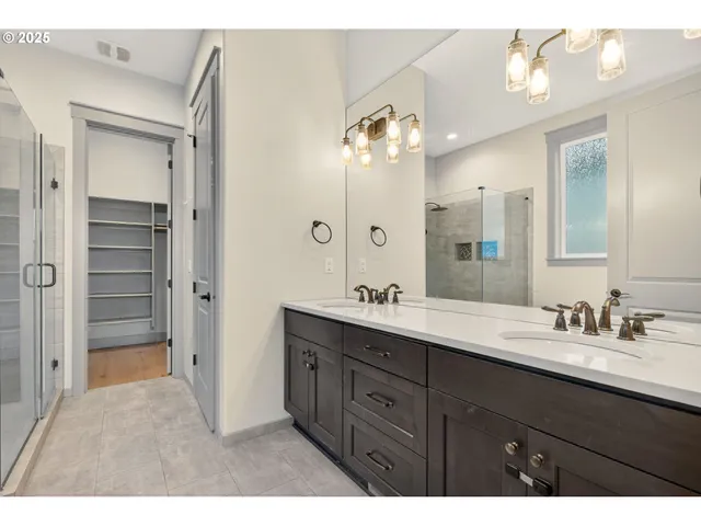 $715,000 | 101 West 15th Circle, La Center, WA 98629