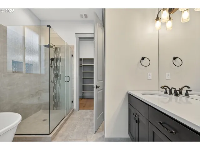 $715,000 | 101 West 15th Circle, La Center, WA 98629