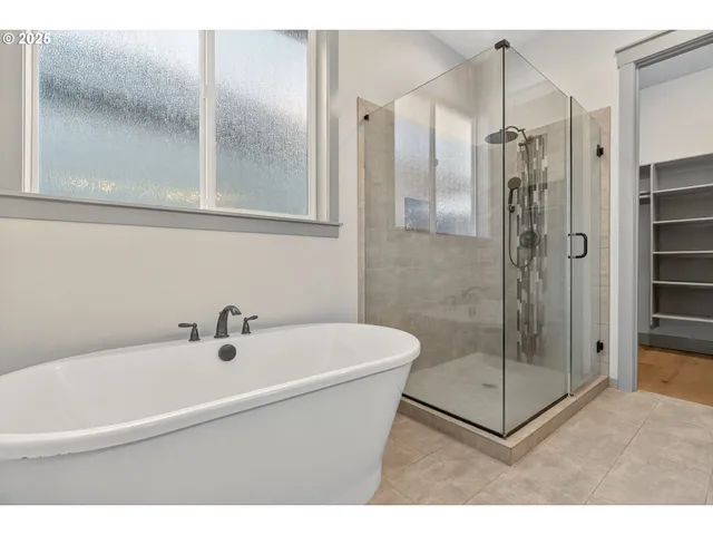 $715,000 | 101 West 15th Circle, La Center, WA 98629