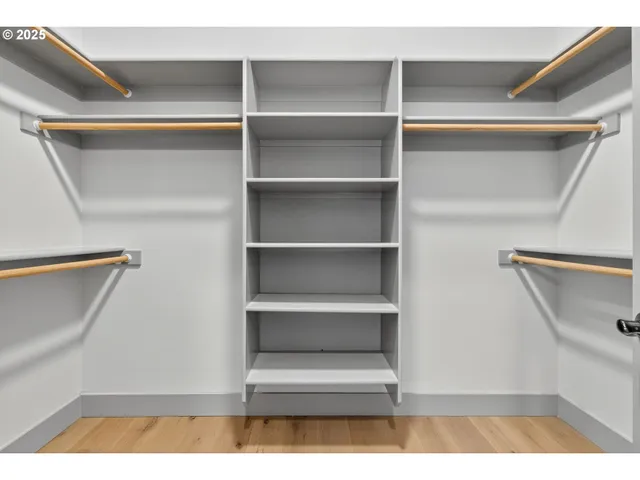 $715,000 | 101 West 15th Circle, La Center, WA 98629